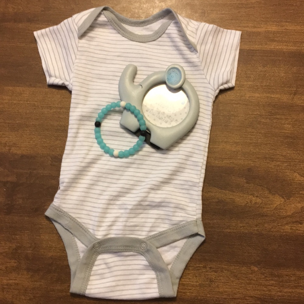 Baby onesie bracelet and elephant frame 😜😃😀